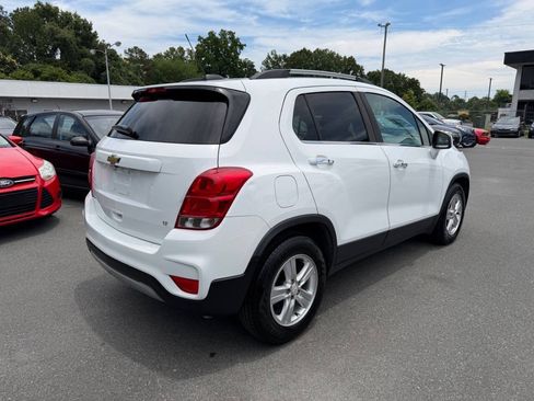 Used 2020 Chevrolet Trax LT w/ LT Convenience Package FWD image 4