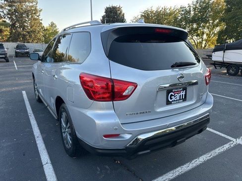 Used 2020 Nissan Pathfinder SV image 2