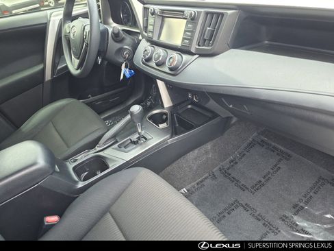 Used 2018 Toyota RAV4 LE w/ Carpet Mat Package FWD image 28