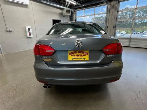 Used 2013 Volkswagen Jetta SE FWD image 4
