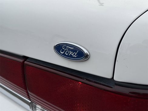 Used 1996 Ford Crown Victoria LX image 35