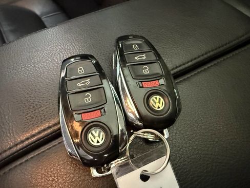 Used 2014 Volkswagen Touareg VR6 image 18