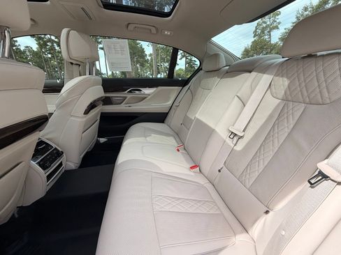 Used 2022 BMW 750i xDrive w/ Executive Package AWD/4WD image 14