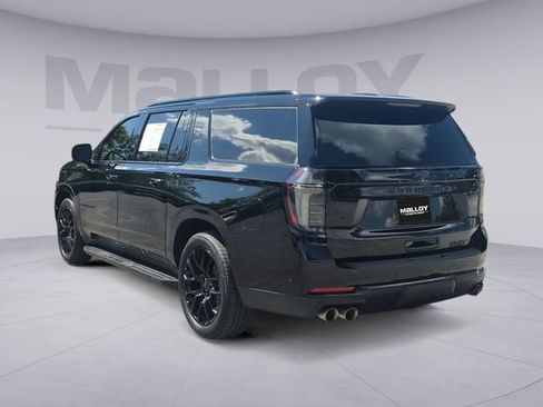 Certified 2025 Chevrolet Suburban RST w/ Advanced Technology Package AWD/4WD image 3