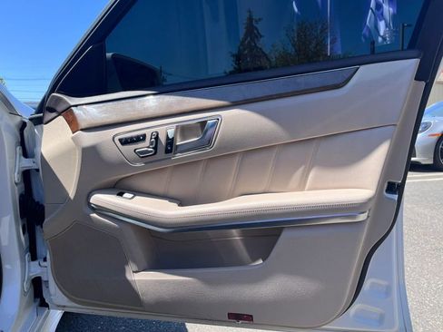 Used 2015 Mercedes-Benz E 400 4MATIC Sedan image 19