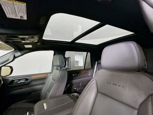 Used 2025 GMC Yukon Denali w/ Denali Reserve Package AWD/4WD image 26