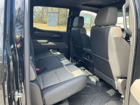 Used 2025 Chevrolet Silverado 1500 ZR2 w/ Technology Package image 23