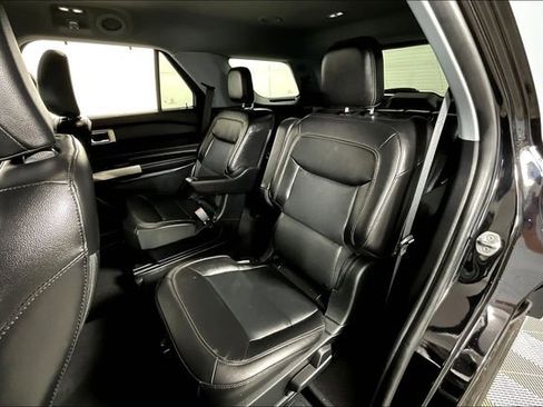 Used 2022 Ford Explorer Limited w/ Equipment Group 301A image 26