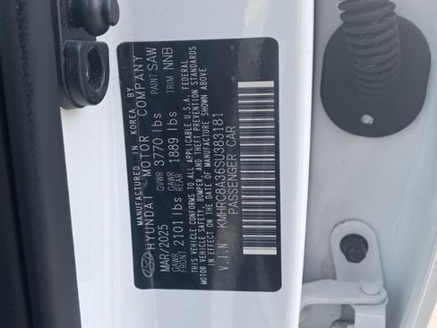 Used 2025 Hyundai Venue SEL FWD image 3