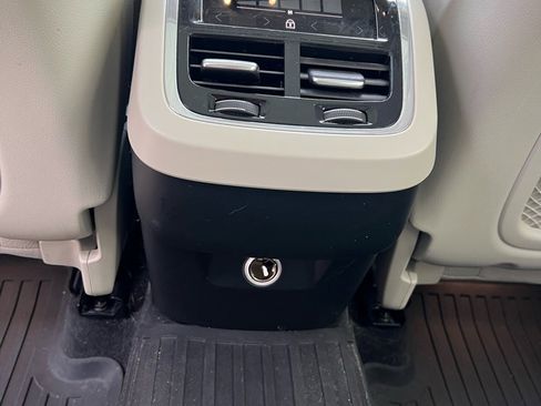 Used 2018 Volvo XC60 T5 Inscription w/ Convenience Package image 30