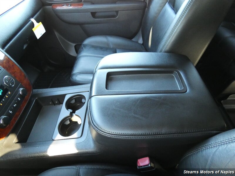 Used 2013 Chevrolet Suburban LT w/ All-Star Edition RWD image 33
