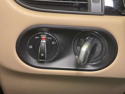 Certified 2023 Porsche Macan AWD/4WD image 43