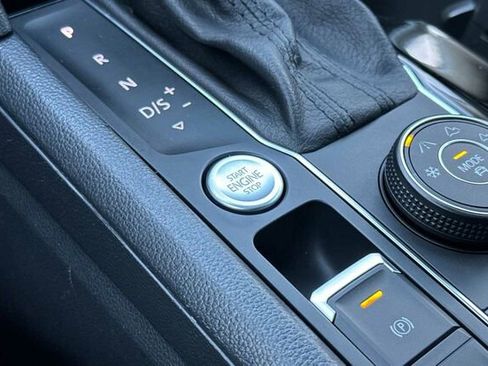 Used 2021 Volkswagen Atlas SEL Premium image 20