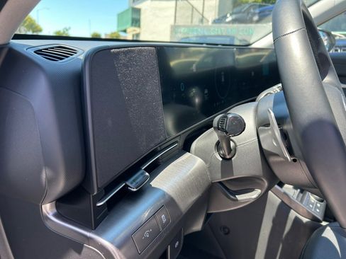 Used 2024 Hyundai Kona Limited FWD image 15
