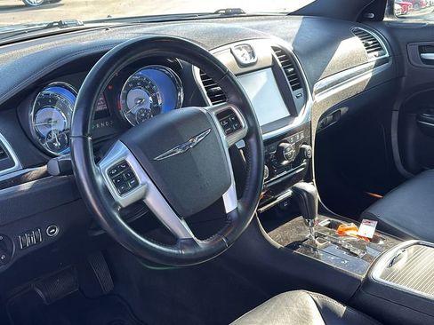 Used 2011 Chrysler 300 Limited image 26