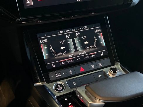 Used 2022 Audi e-tron Premium AWD/4WD image 26