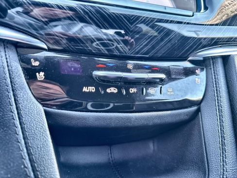 Used 2024 Cadillac XT6 Premium Luxury w/ Technology Package AWD/4WD image 19