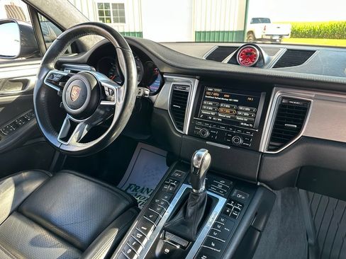 Used 2015 Porsche Macan Turbo AWD/4WD image 33