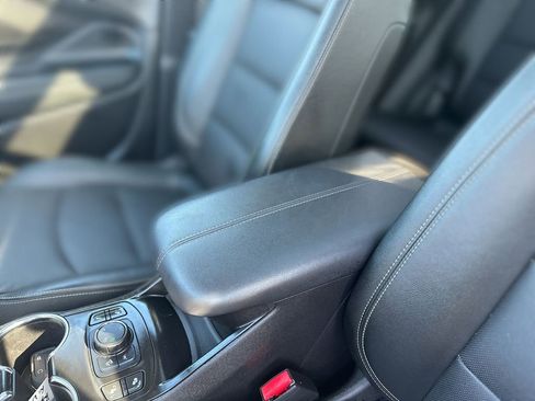 Used 2024 GMC Terrain SLT w/ Elevation Edition image 21