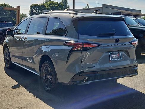 Used 2025 Toyota Sienna XSE w/ XSE Premium Package AWD/4WD image 5