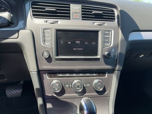 Used 2016 Volkswagen e-Golf SE w/ DC Fast Charging Package FWD image 22