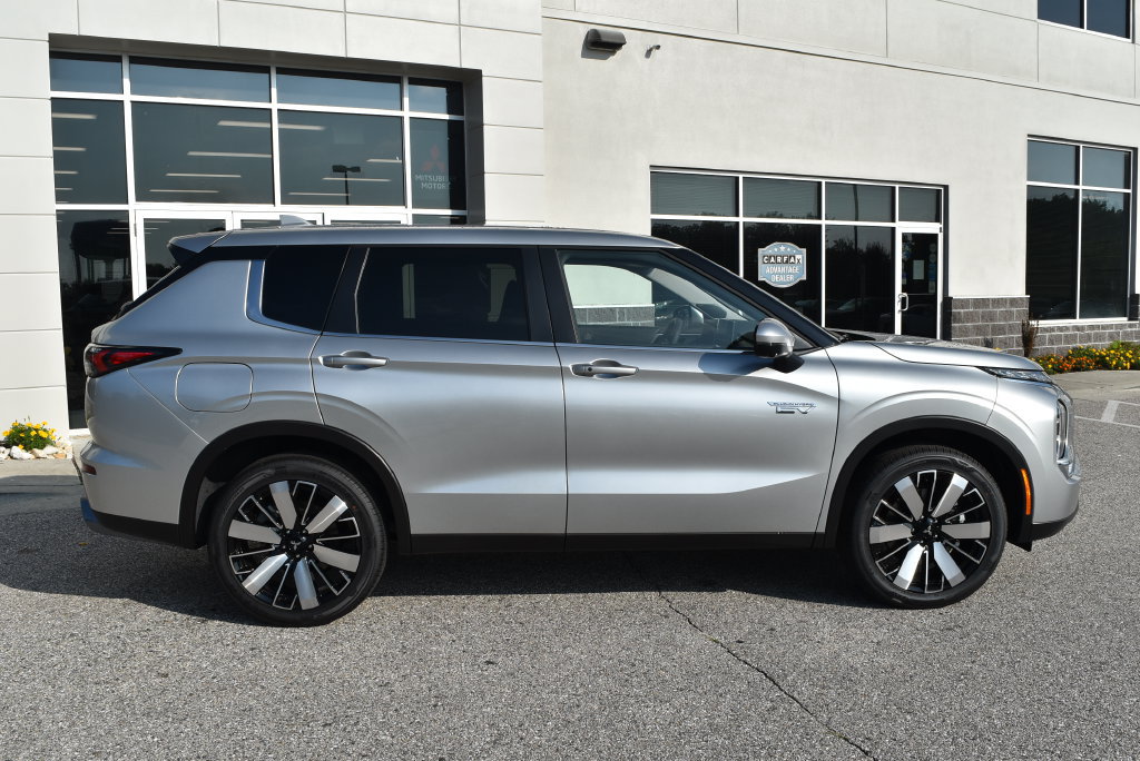 New 2026 Mitsubishi Outlander SE AWD/4WD image 2
