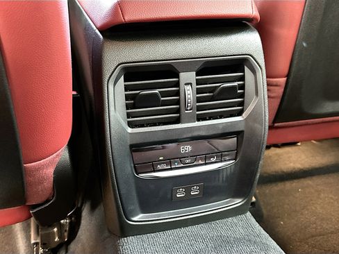 Certified 2024 BMW 330i 330i w/ Convenience Package image 24