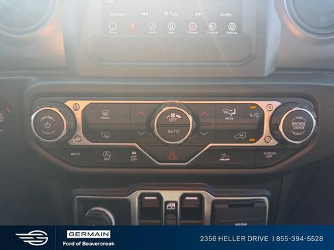 Used 2023 Jeep Gladiator Sport AWD/4WD image 19