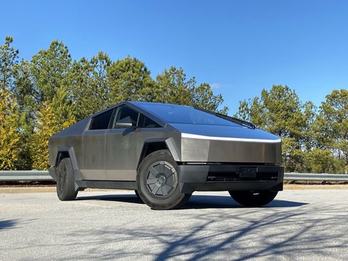Used 2024 Tesla Cybertruck AWD Crew Cab image 2