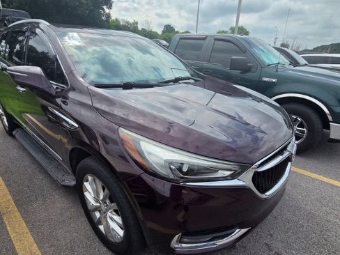 Used 2019 Buick Enclave Essence FWD image 2