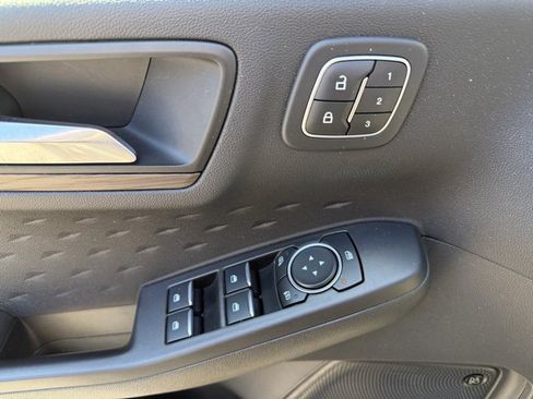 Used 2020 Ford Escape Titanium image 12