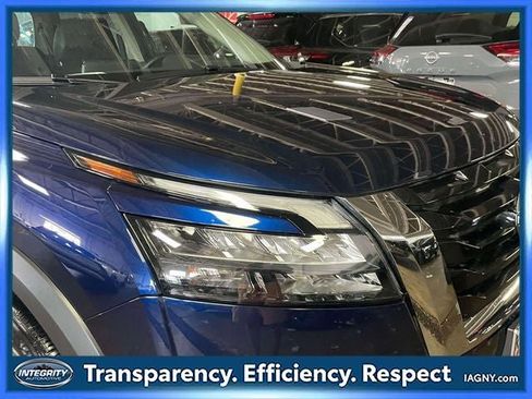 Used 2025 Nissan Pathfinder SL AWD/4WD image 10