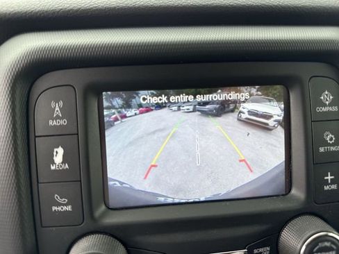 Used 2018 Jeep Wrangler Unlimited Sport S AWD/4WD image 17