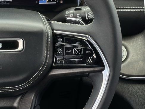 Used 2023 Jeep Grand Cherokee Overland w/ Luxury Tech Group IV AWD/4WD image 19