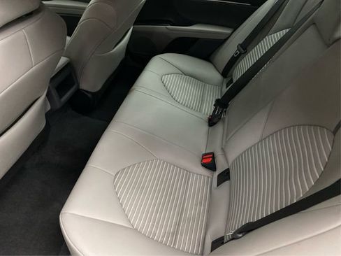 Used 2022 Toyota Camry SE FWD image 11