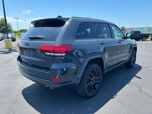 Used 2018 Jeep Grand Cherokee Altitude AWD/4WD image 9