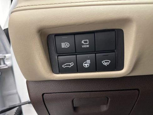 Used 2022 Toyota Highlander Limited image 26