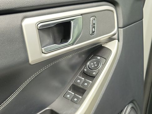 Used 2020 Ford Explorer XLT w/ Equipment Group 202A RWD image 19