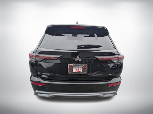 New 2025 Mitsubishi Outlander SE image 4