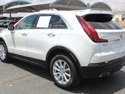 Used 2021 Cadillac XT4 Luxury w/ Cold Weather Package FWD image 7