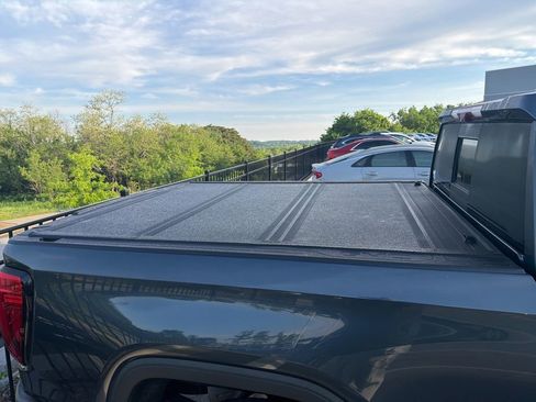 Used 2021 GMC Sierra 1500 AT4 w/ AT4 Value Package AWD/4WD image 3