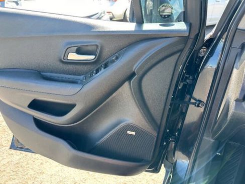 Used 2015 Chevrolet Trax LTZ FWD image 8