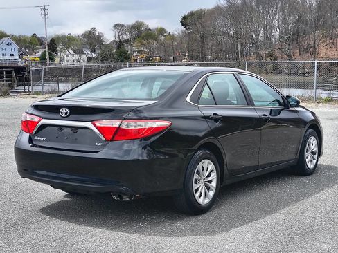 Used 2015 Toyota Camry LE image 7
