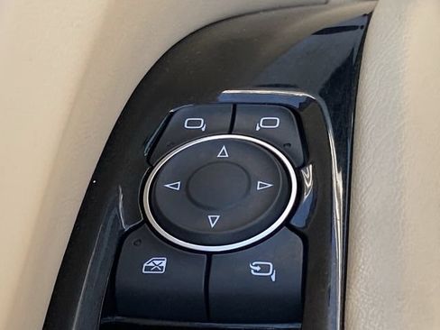 Used 2023 Cadillac Escalade Premium Luxury AWD/4WD image 24