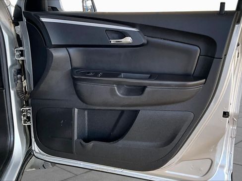 Used 2012 Chevrolet Traverse LT FWD image 21