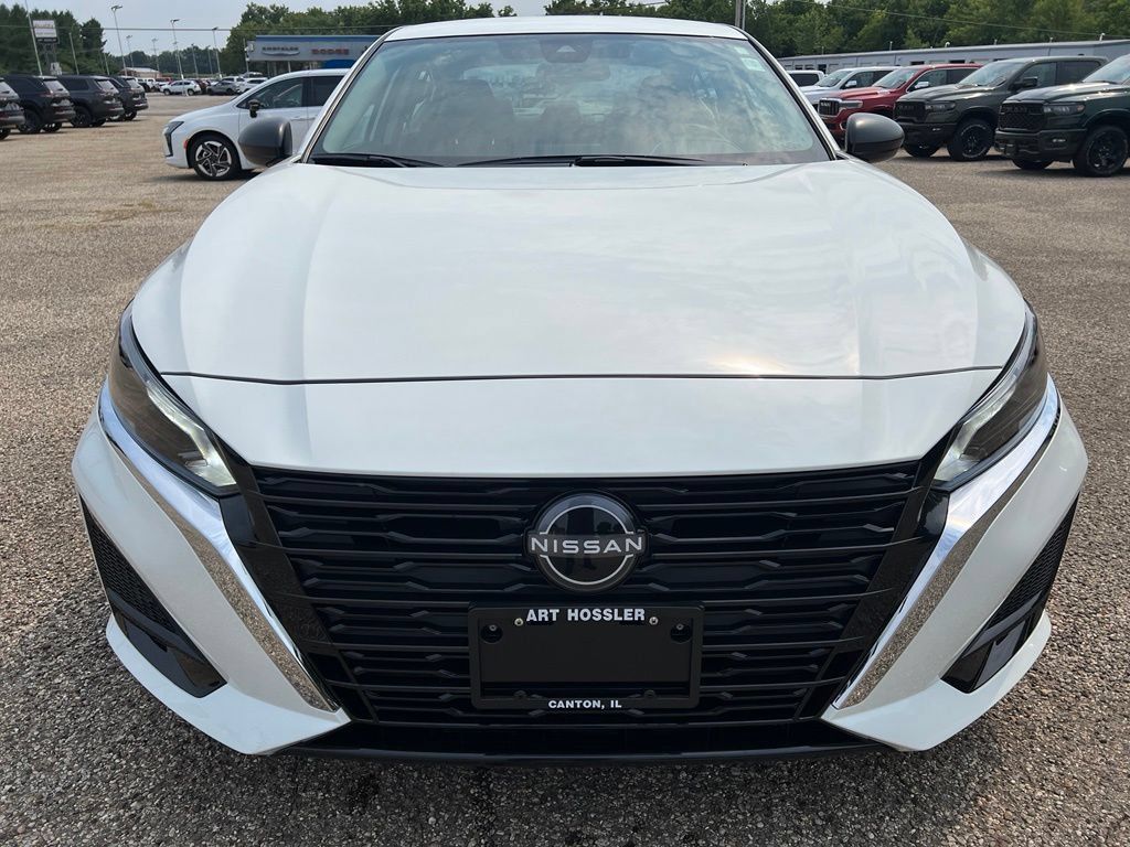 Used 2025 Nissan Altima 2.5 S FWD image 10