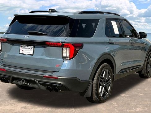 Used 2025 Ford Explorer ST AWD/4WD image 8