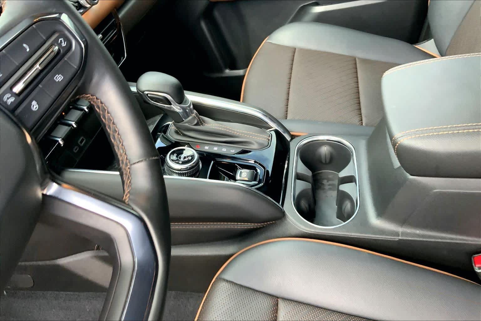 Used 2024 GMC Canyon AT4 w/ AT4 Premium Package AWD/4WD image 17