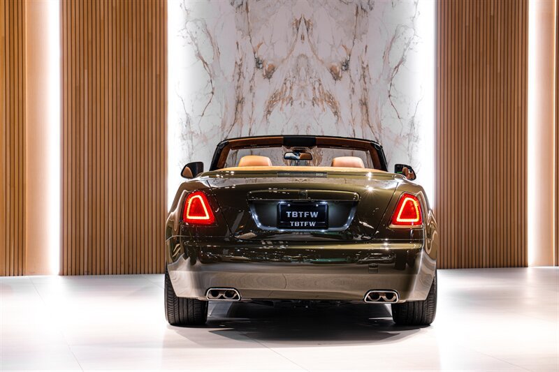 Used 2021 Rolls-Royce Dawn RWD image 9