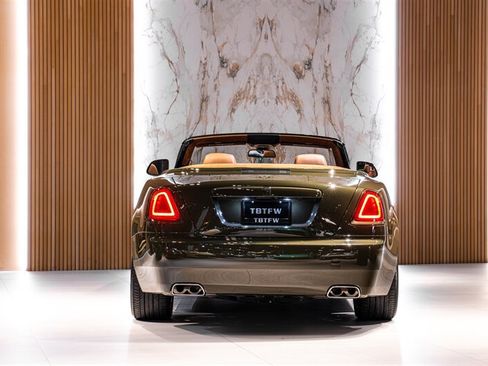 Used 2021 Rolls-Royce Dawn RWD image 9
